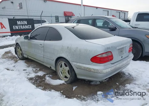 2002 Mercedes-Benz Clk 320 z USA, uszkodzony, nr VIN WDBLJ65G42T123724